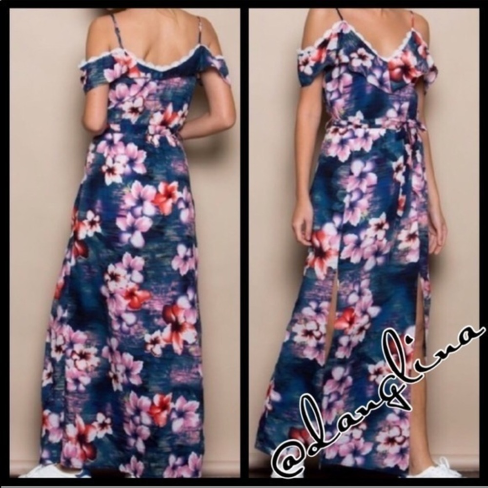 ❣️ Sale was 45$ down sizing ❣️ LAST ONE Ruffled floral maxi dress
